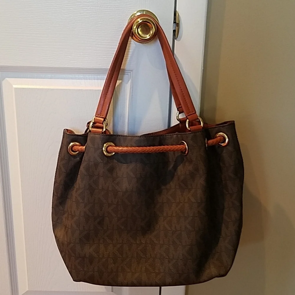 Like new Michael Kors bag, brown